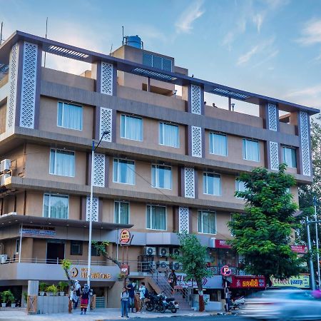 Hotel Pleasant Lake Ahmedabad Exterior foto