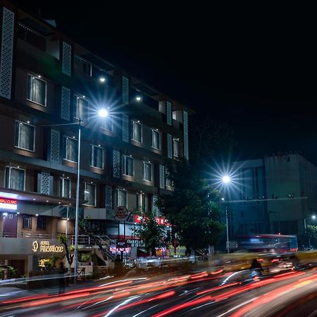 Hotel Pleasant Lake Ahmedabad Exterior foto